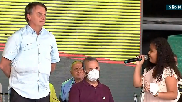 O Presidente Jair Bolsonaro participa de  entrega de casas no bairro Aroeira, em São Mateus    por Reprodução TV Brasil   