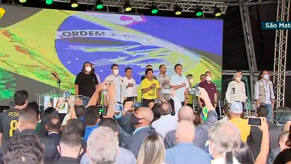 O Presidente Jair Bolsonaro participa de  entrega de casas no bairro Aroeira, em São Mateus    por Reprodução TV Brasil   