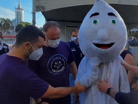 Governador, prefeito de Viana e secretário de Saúde do ES chegam para abrir o projeto "Viana Vacinada" por Carlos Alberto Silva