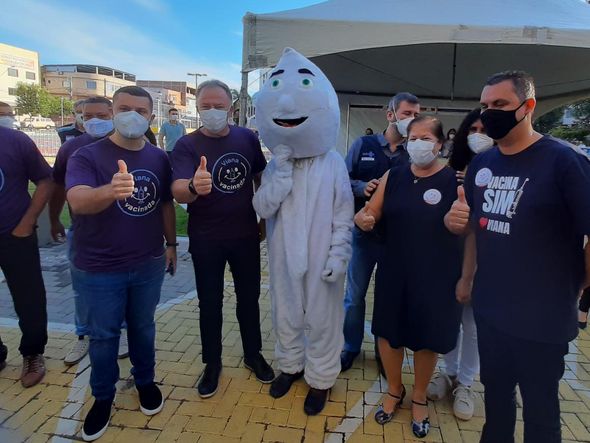 Governador, prefeito de Viana e secretário de Saúde do ES chegam para abrir o projeto "Viana Vacinada" por Carlos Alberto Silva