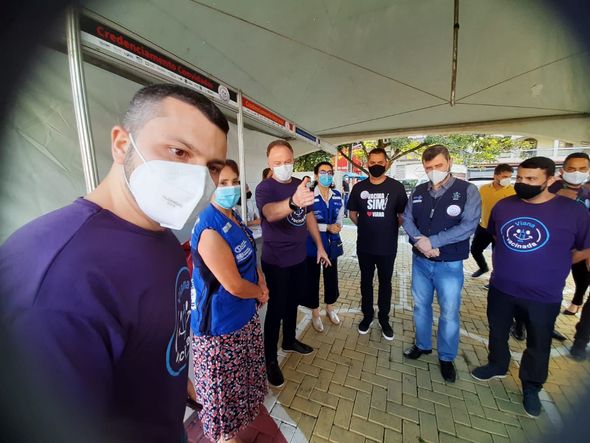 Governador, prefeito de Viana e secretário de Saúde do ES chegam para abrir o projeto "Viana Vacinada" por Carlos Alberto Silva