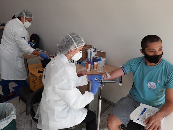 Voluntários são imunizados no Viana Vacinada deste domingo (13) por Carlos Alberto Silva