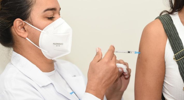 Segundo a prefeitura, 3 mil mil doses do imunizante serão aplicadas no público-alvo em seis pontos da cidade nesta quinta-feira (8)
