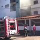 Imagem - Caminhonete pega fogo em garagem de casa em Linhares