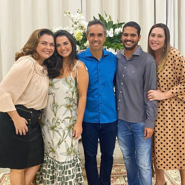 Adriana, Isabela, Cesinha, Cesar Neto e Flávia Saade