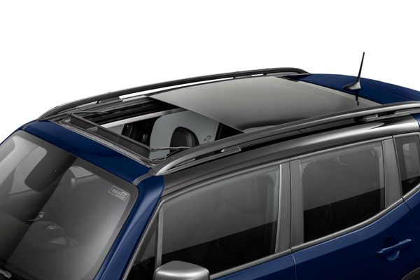 O teto solar não é de série, mas é um item opcional por Jeep/Divulgação