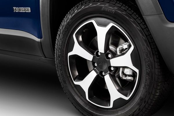 Rodas de liga leve de 17 polegadas por Jeep/Divulgação