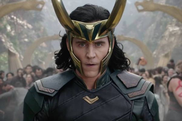 Tom Hiddleston em cena da série 