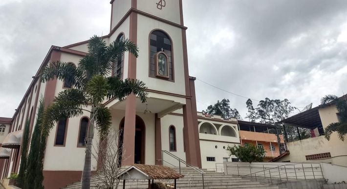 Um decreto municipal foi editado proibindo o funcionamento de vários setores, como bares e restaurantes a partir desta sexta-feira (18) até o dia 29 deste mês