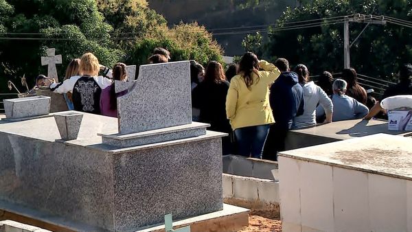 Família assassinada é enterrada em São Domingos do Norte, ES