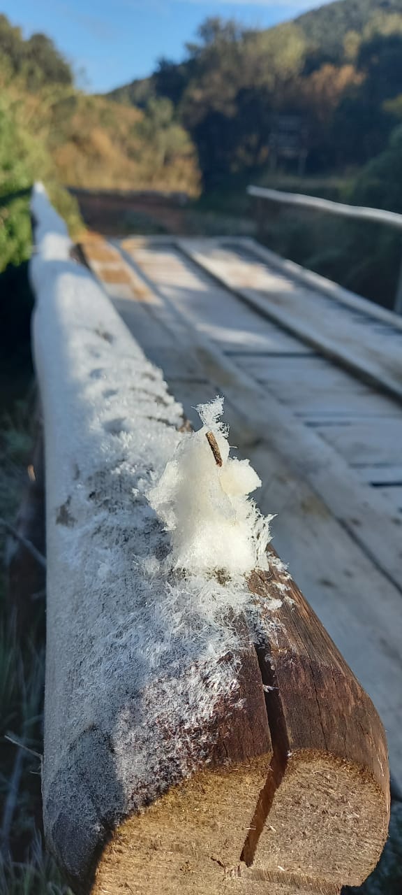 Frio muda cenário e "congela" Caparaó Capixaba por Ivan Souza