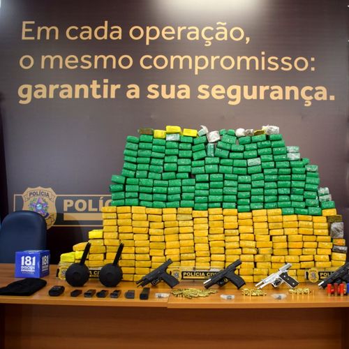 PC encontra esconderijo do tráfico e apreende 250 kg de maconha no ES