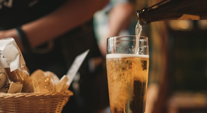 Novas apostas dos grupos Heineken e Ambev no Brasil são cervejas mainstream puro malte que se diferenciam no mercado e concorrem com as artesanais