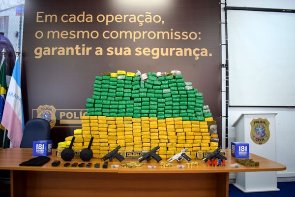 A Polícia Civil apreendeu 250 kg de maconha em um esconderijo do tráfico em Cariacica