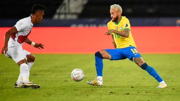 Capixaba Richarlison marca e Brasil goleia Peru por 4 a 0 no Nilton Santos