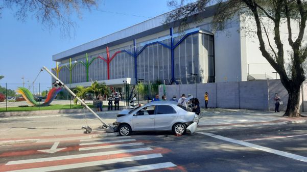 Duas pessoas são atropeladas em acidente na Beira-Mar em Vitória por Vitor Jubini