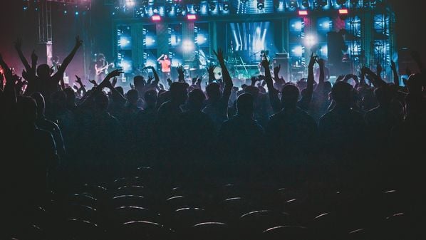 Embora a promoção do lazer e da cultura seja um dever do Estado e um direito do cidadão, sua realização em períodos próximos às eleições atua como um poderoso vetor de promoção pessoal indireta