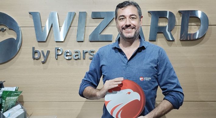O Wizard On Virtual School oferece know-how e metodologia em uma plataforma interativa e segura, com conteúdos ao vivo, recursos audiovisuais e compartilhamento de arquivo