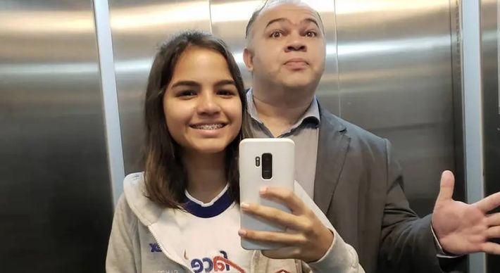 Karlo Schneider, um dos quase 500 mil brasileiros mortos pela Covid-19, deixou cartas para a filha escondidas em LPs dos Beatles, que foram vendidos