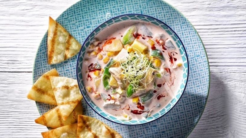 Sopa mexicana de milho, frango, creme de leite e pimenta
