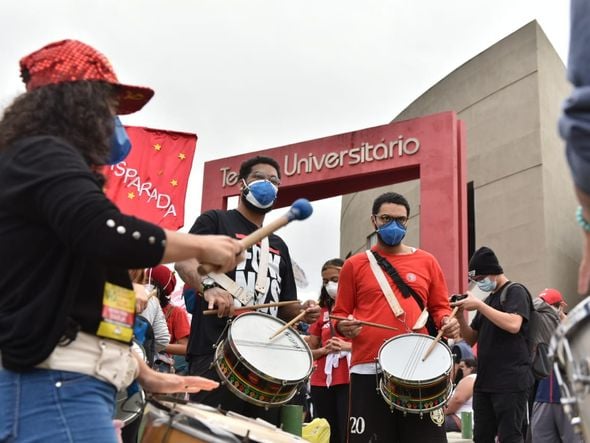 Manifestantes se reúnem em ato contra o presidente Jair Bolsonaro em Vitória por Fernando Madeira