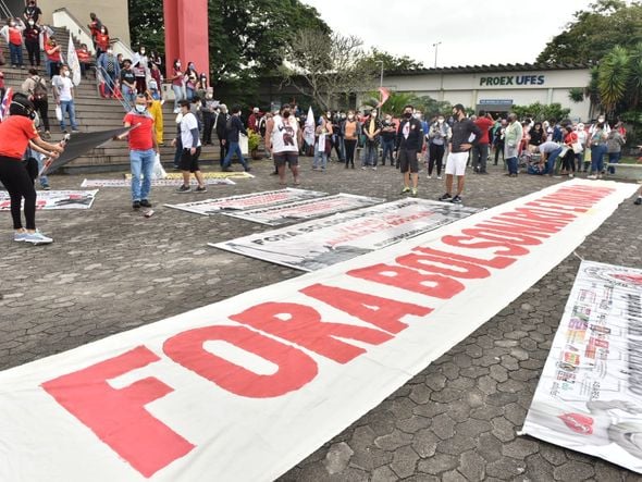 Manifestantes se reúnem em ato contra o presidente Jair Bolsonaro em Vitória por Fernando Madeira