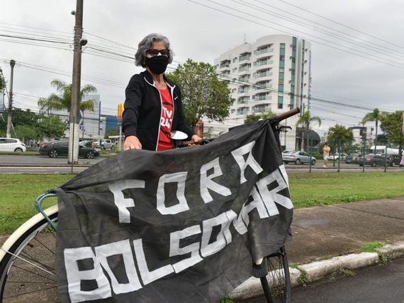 Manifestantes se reúnem em ato contra o presidente Jair Bolsonaro em Vitória por Fernando Madeira