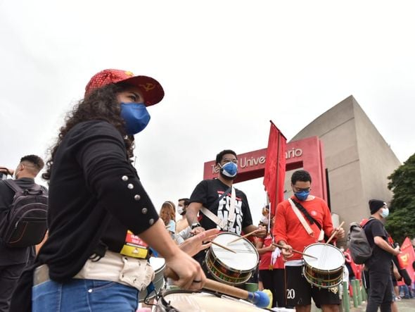 Manifestantes se reúnem em ato contra o presidente Jair Bolsonaro em Vitória por Fernando Madeira