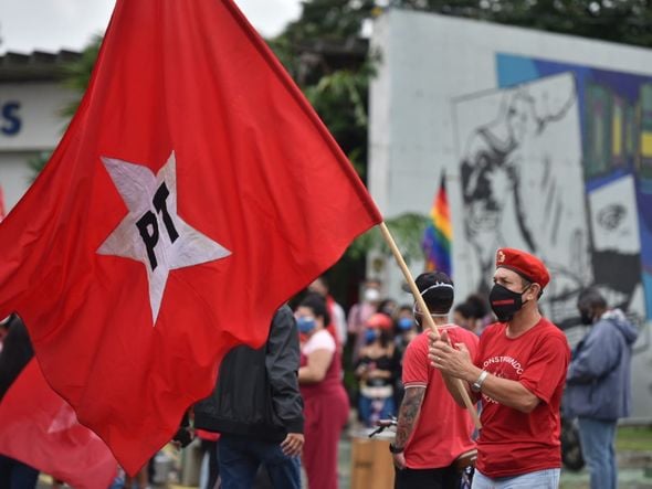 Manifestantes se reúnem em ato contra o presidente Jair Bolsonaro em Vitória por Fernando Madeira