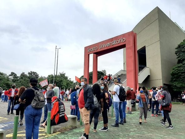 Manifestantes se reúnem em ato contra o presidente Jair Bolsonaro em Vitória por Fernando Madeira