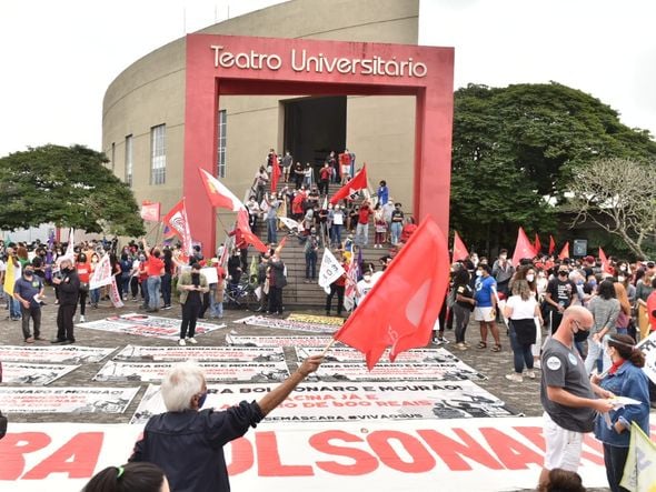Manifestantes se reúnem em ato contra o presidente Jair Bolsonaro em Vitória por Fernando Madeira