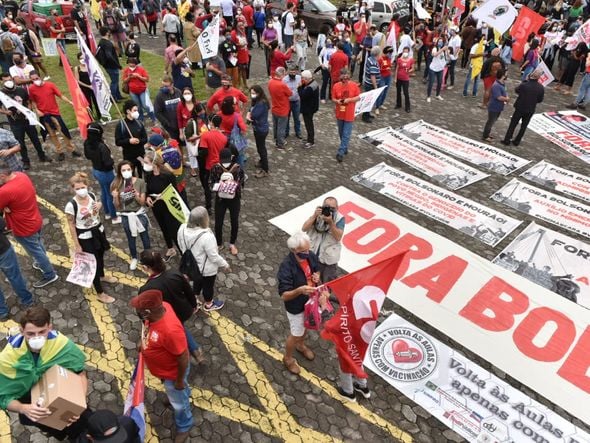 Manifestantes se reúnem em ato contra o presidente Jair Bolsonaro em Vitória por Fernando Madeira