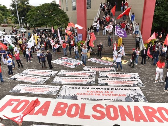 Manifestantes se reúnem em ato contra o presidente Jair Bolsonaro em Vitória por Fernando Madeira