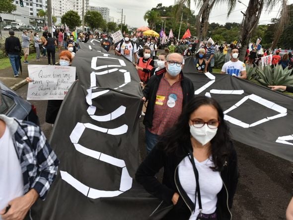 Manifestantes se reúnem em ato contra o presidente Jair Bolsonaro em Vitória por Fernando Madeira