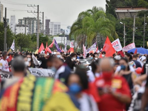 Manifestantes se reúnem em ato contra o presidente Jair Bolsonaro em Vitória por Fernando Madeira