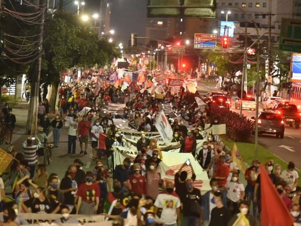 Manifestantes se reúnem em ato contra o presidente Jair Bolsonaro em Vitória por Fernando Madeira