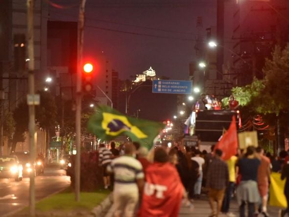 Manifestantes se reúnem em ato contra o presidente Jair Bolsonaro em Vitória por Fernando Madeira