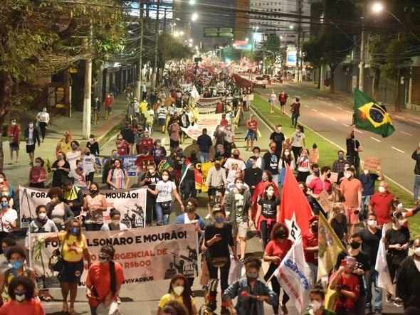 Manifestantes se reúnem em ato contra o presidente Jair Bolsonaro em Vitória por Fernando Madeira