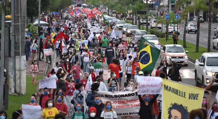 Ato foi realizado na tarde deste sábado (19) na Capital do ES. Participantes do protesto criticaram atuação do governo Bolsonaro na pandemia de Covid-19 e pediram o impeachment do presidente