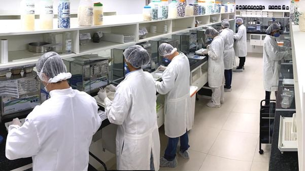 Laboratório da Farmácia Mônica