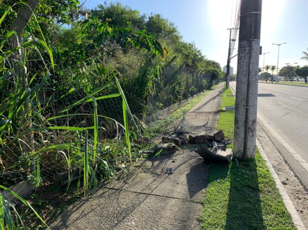 Local do acidente na Avenida Dante Michelini, em Vitória