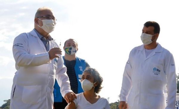 Ministro da Saúde, Marcelo Queiroga, iniciou a vacinação em massa contra a Covid-19 na Ilha de Paquetá (RJ) 