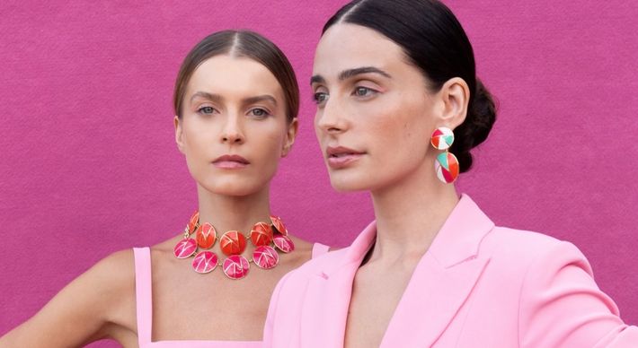 Tem a nova coleção de Andréa de Pinho, os lançamentos da Nike e das marcas capixabas e a apresentação da estilista Naya Violeta na semana de moda