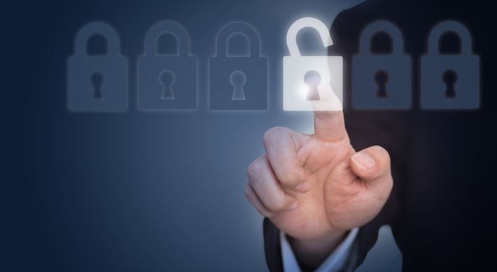 Antes, informações sigilosas tramitavam em formato físico, o que dificultava o controle. Hoje há inúmeras ferramentas preventivas e corretivas, mas é preciso também mudança de comportamento