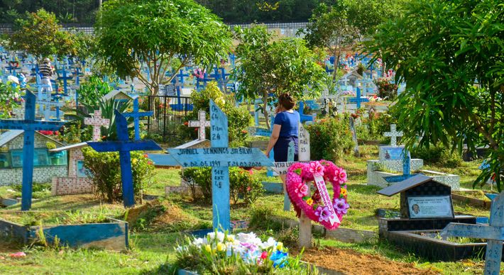 País alcançou o triste número no sábado (20), um dia após registrar 98.135 novos casos em 24 horas, a maior quantidade desde o início da pandemia