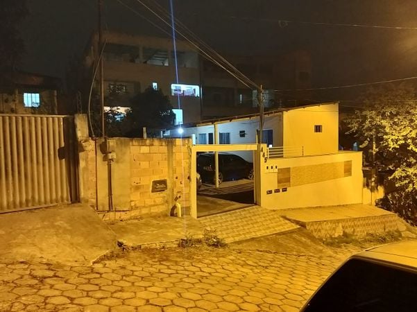 A mulher foi morta dentro de casa