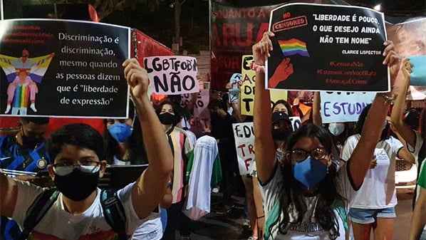 Manifestação a favor de professora em Vitória