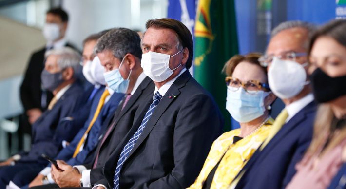A depender dos próximos capítulos, o instinto de sobrevivência, algo que cada qual tem na exata proporção dos seus próprios interesses, poderá assumir a condição de fator determinante no desenrolar dos acontecimentos