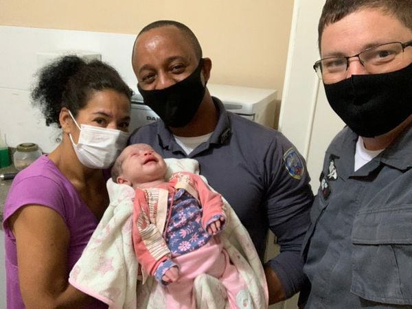 A bebê Yasmim, de apenas 15 dias de vida, chegou sem conseguir respirar no Batalhão da Polícia Militar em Bom Jesus do Norte, na noite desta segunda-feira (21)