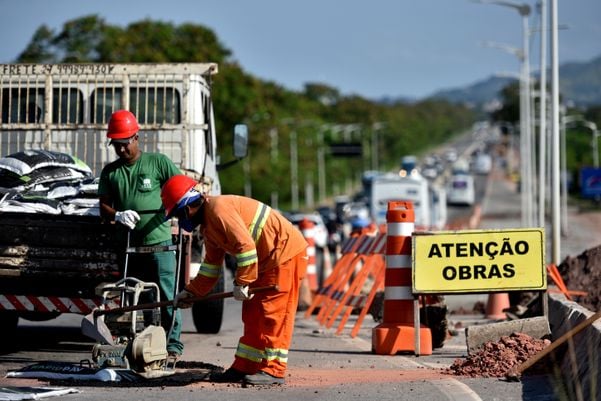  Início das obras do Complexo Viário de Carapina, antiga Reta do Aeroporto, BR 101 por Fernando Madeira